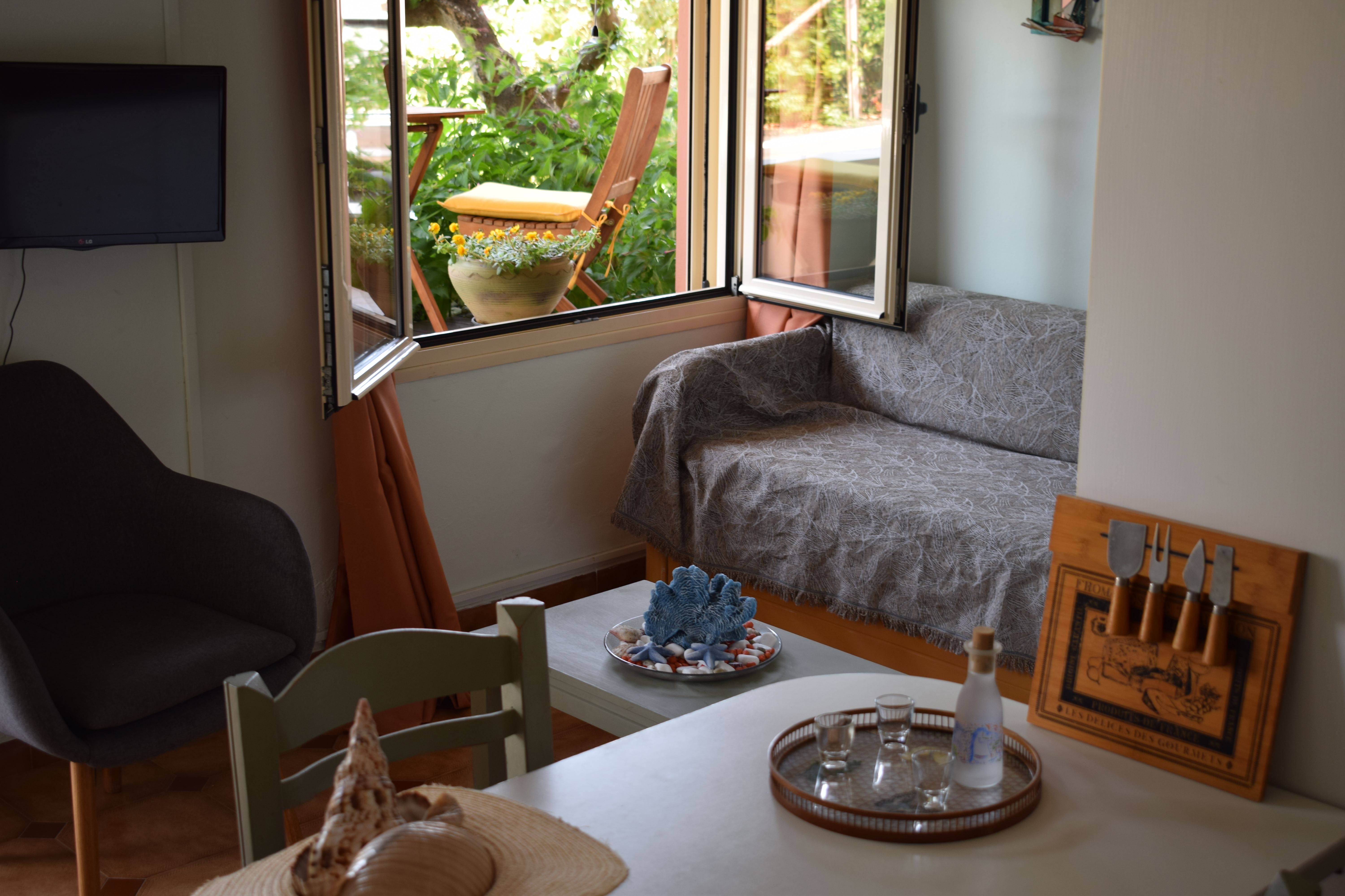 Eleonora 3 — living room